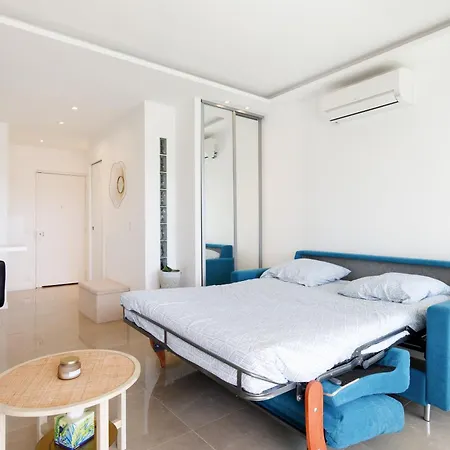 Cannes-vue Esterel-balcon-plage Apartment