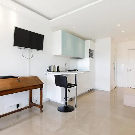 Cannes-vue Esterel-balcon-plage * Cannes